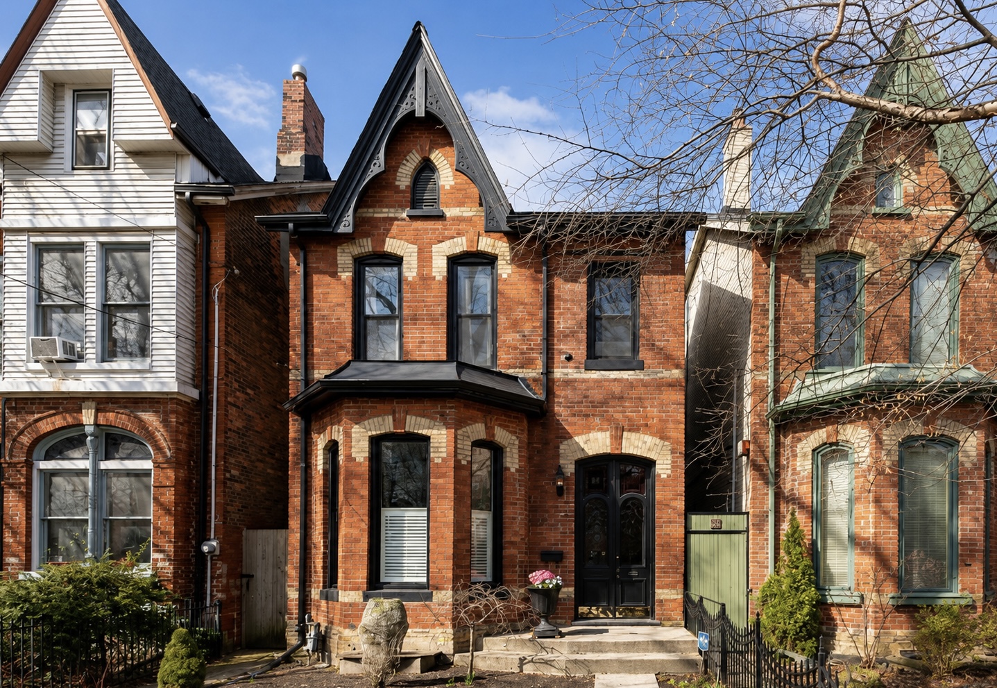 298 Berkeley Street — photo 1