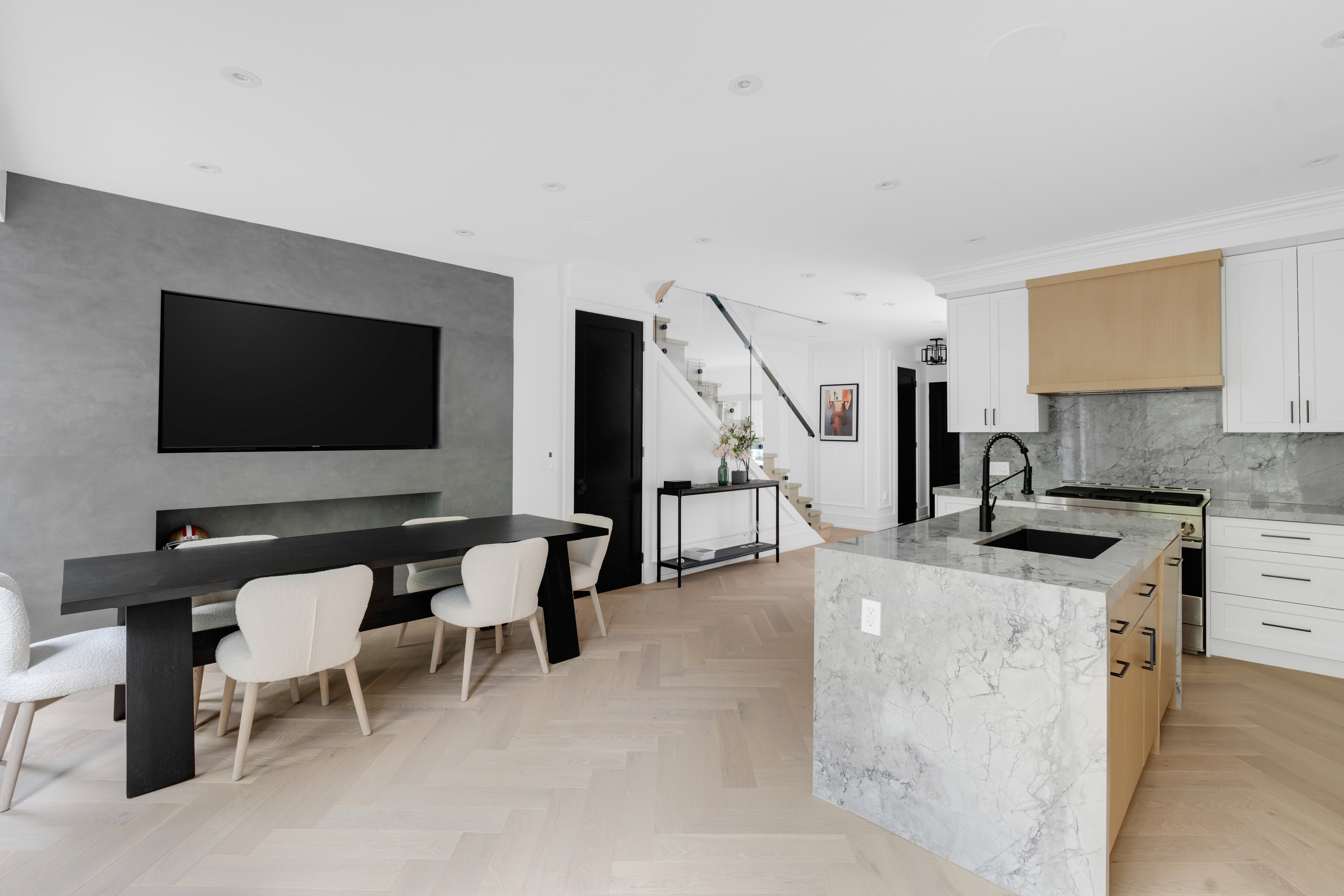 233 MacPherson Ave — photo 10