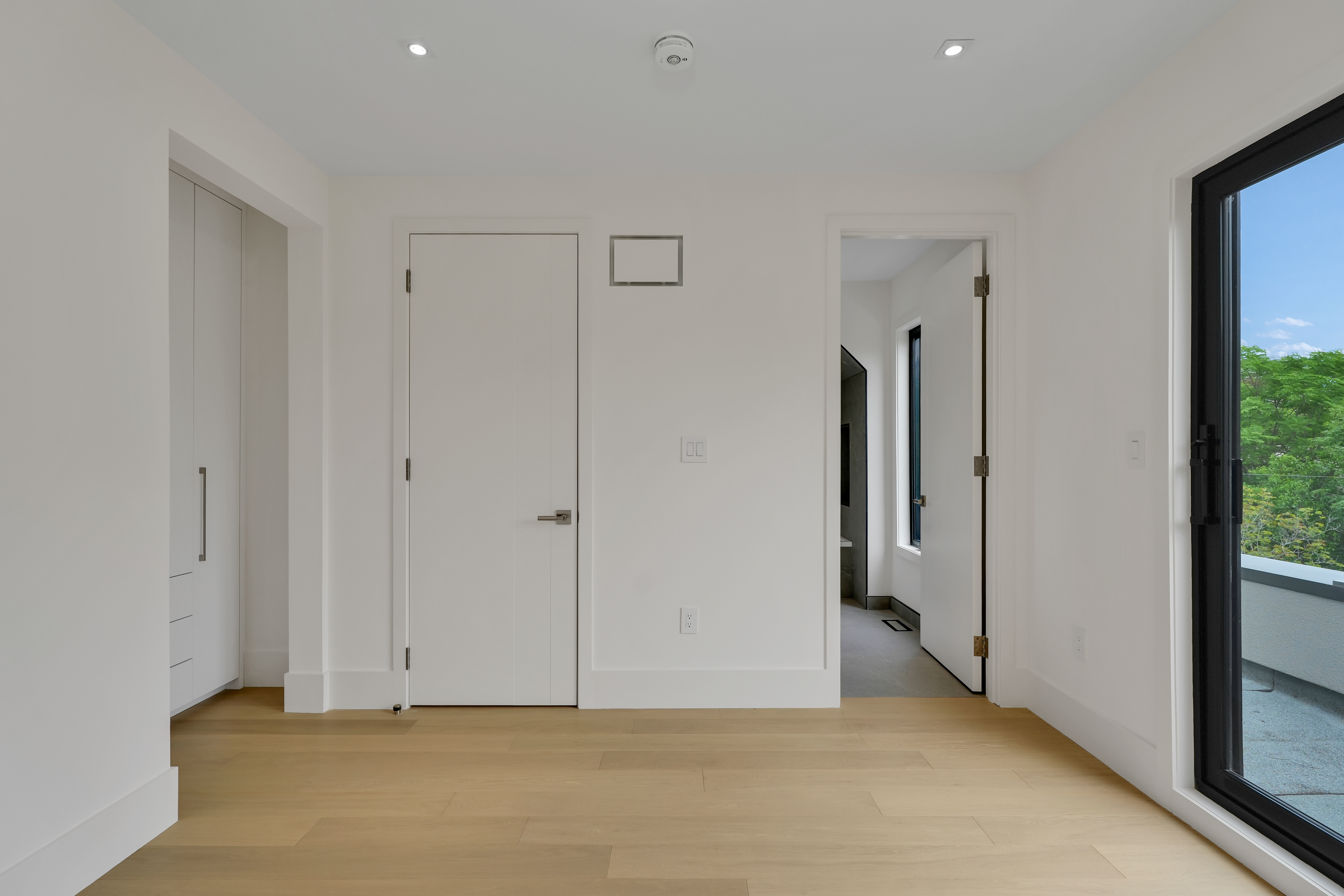 108 Heath Street W — photo 35