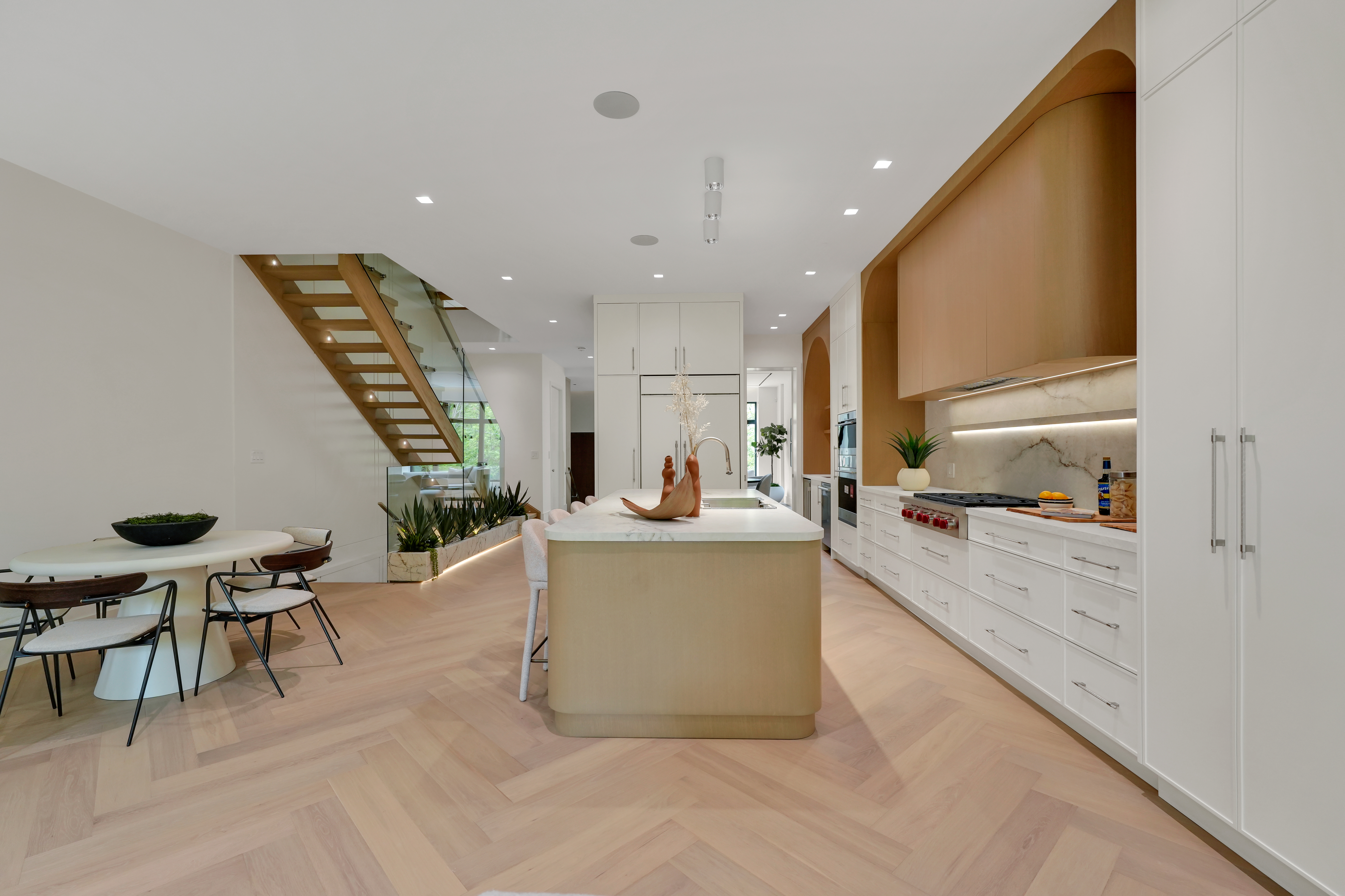 108 Heath Street W — photo 10