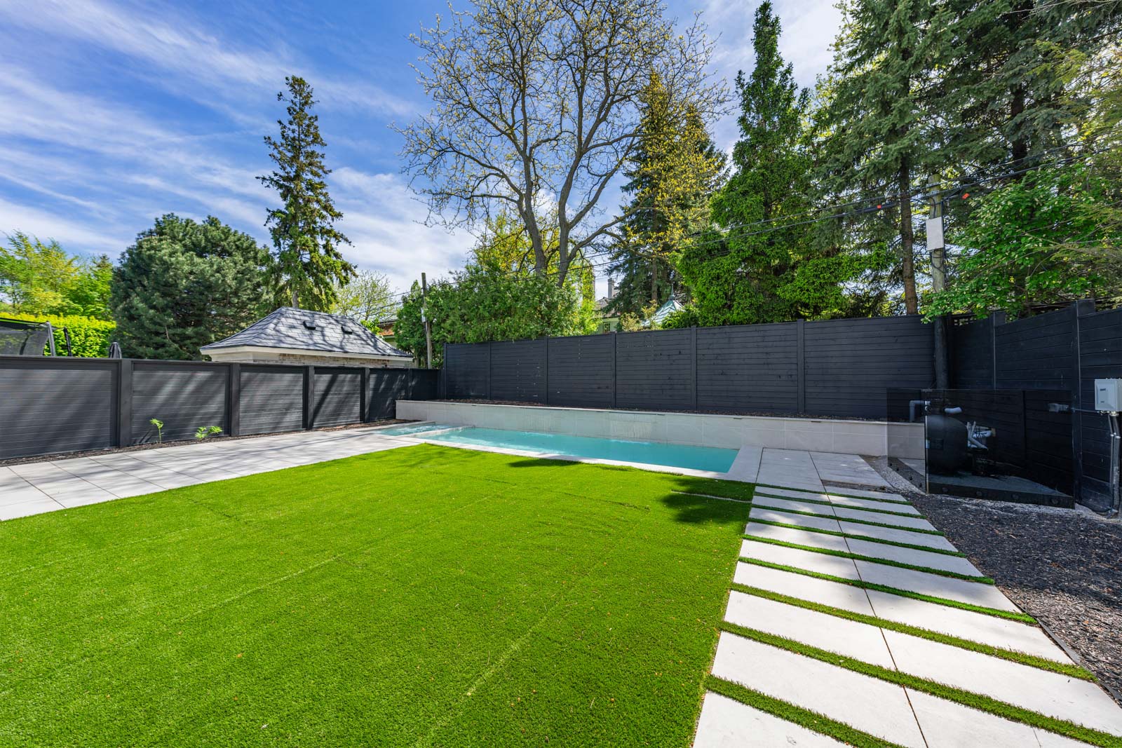 228 Dunvegan Road — photo 38